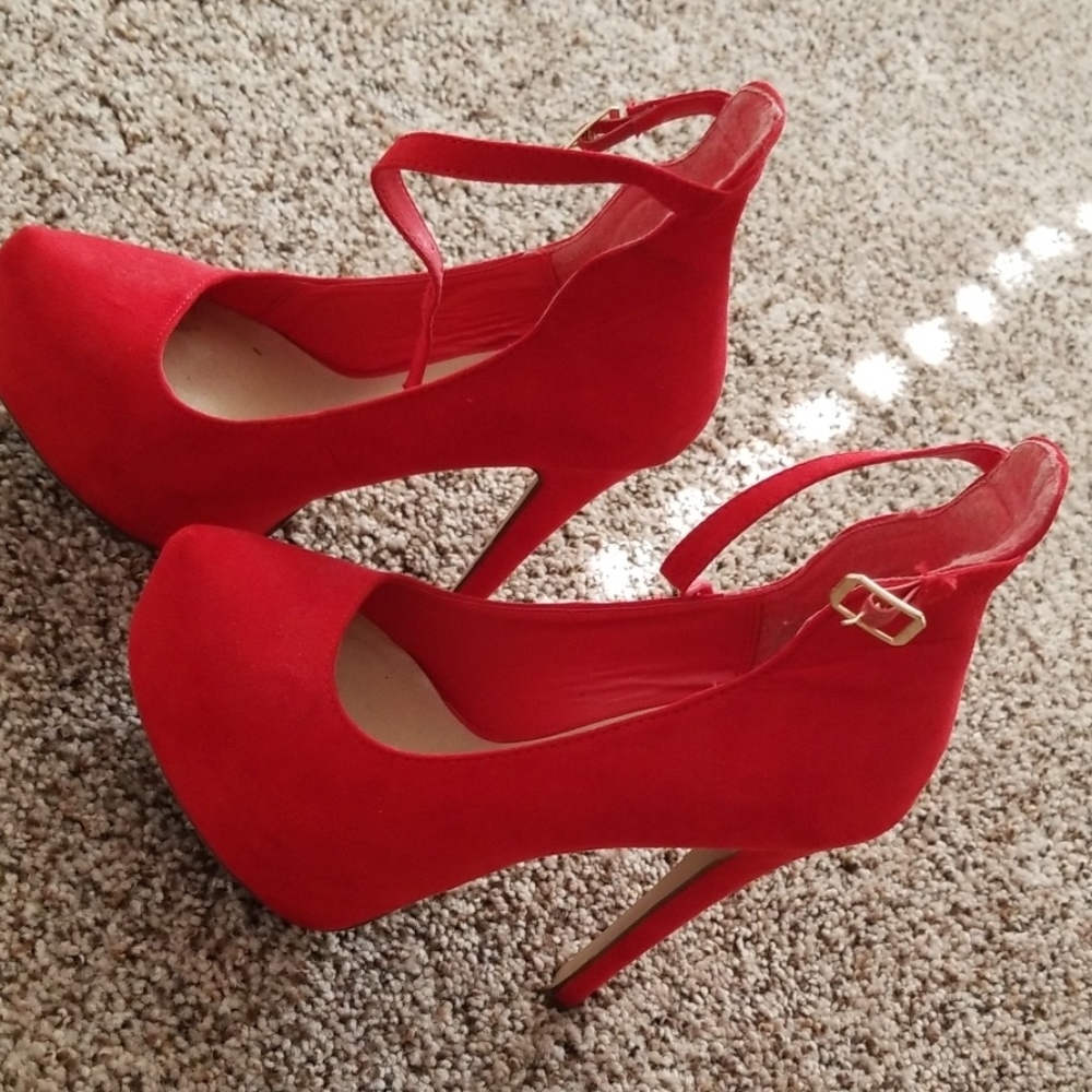 Breckelle red heels